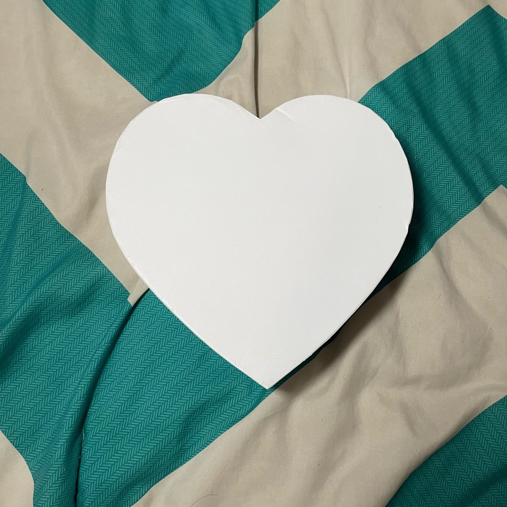 White heart boxes (pair)